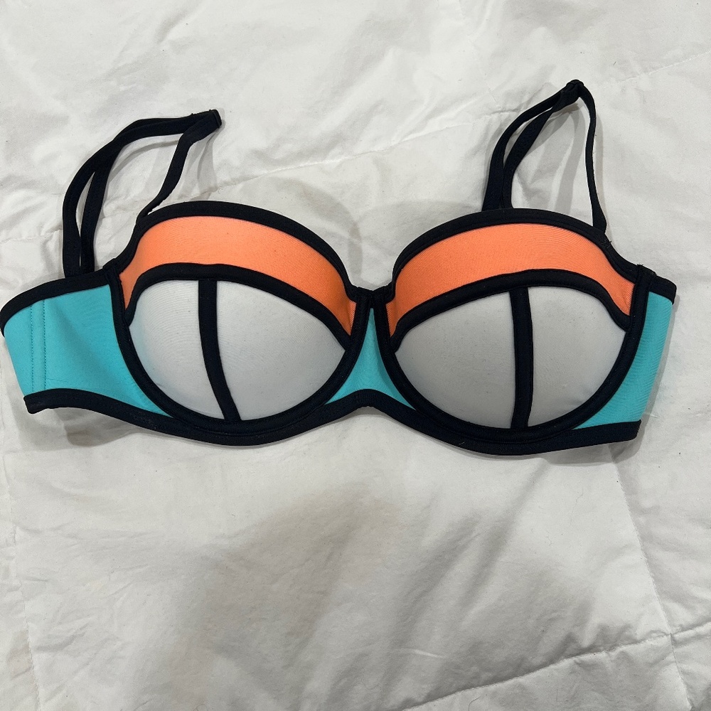 Triangl swimsuit top